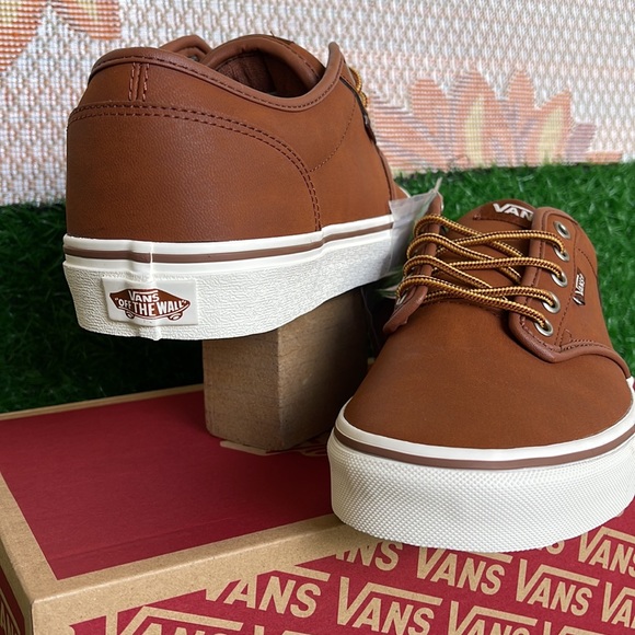 Vans WMNS Atwood
(Leather)Brown/Mashmallow
VN0A327LLYV
Sneakers - Picture 2 of 16